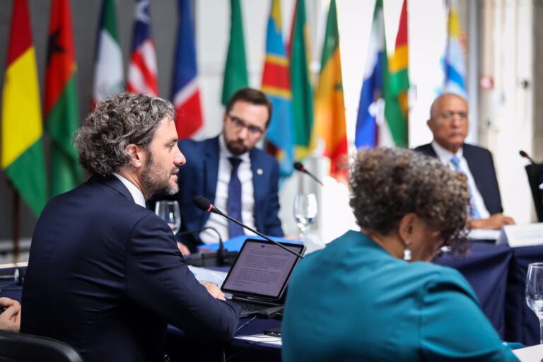 CAFIERO: “LA PRESENCIA MILITAR BRITÁNICA EN EL ATLÁNTICO SUR ES INACEPTABLE”