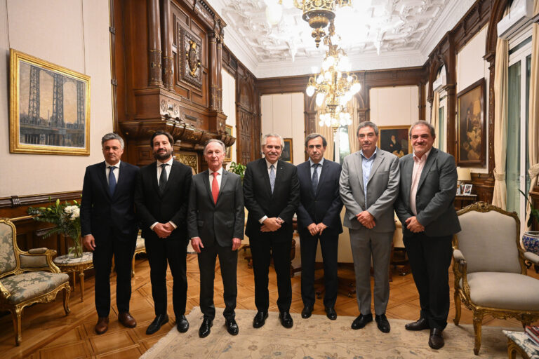 El presidente recibió a directivos de la Camara Argentina de la Construcción