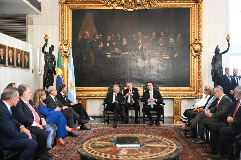 El presidente se reunió con representantes del poder legislativo y judicial de Brasil