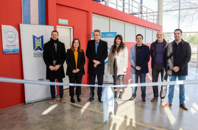 Rossi puso en funcionamiento el primer punto digital en la localidad de Malvinas Argentinas