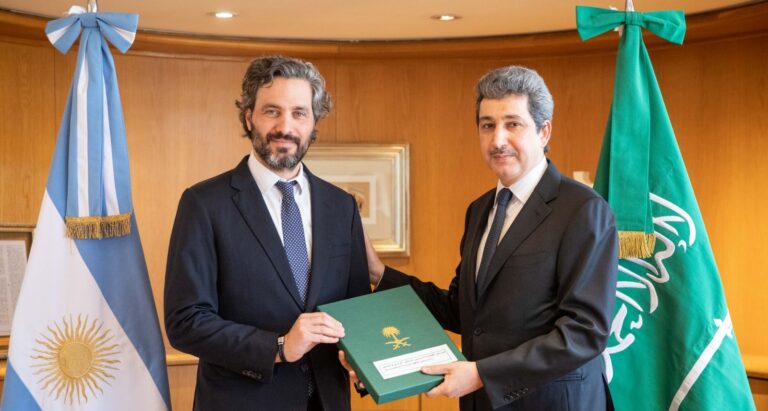 Arabia Saudita: Cafiero recibió al embajador para incrementar exportaciones e inversiones en sectores estratégicos
