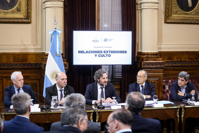 Cafiero en la Comisión de Relaciones Exteriores del Senado: «No hay ningún tipo de hipótesis de conflicto con Paraguay»