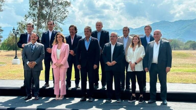 Massa y los gobernadores del Norte Grande firmaron la «Declaración de Güemes»