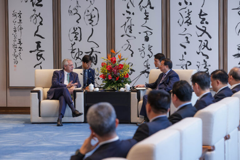 El Presidente se reunió con el Alcalde de la ciudad de Shanghái