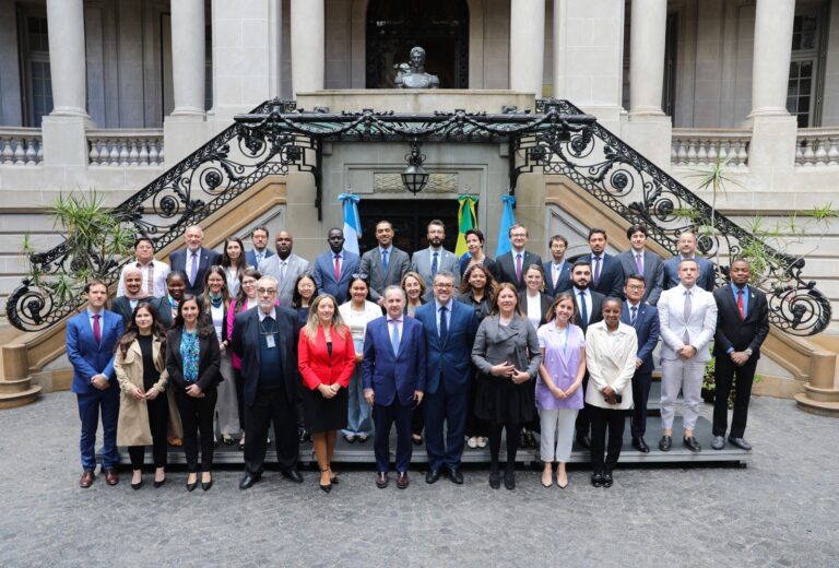 El Programa de las Naciones Unidas de Becas sobre Desarme visitó la Argentina