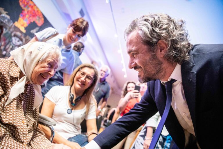 CAFIERO ENTREGÓ EL PREMIO EMILIO MIGNONE Y LE RESPONDIÓ A MILEI: «LOS DESAPARECIDOS SON 30 MIL»