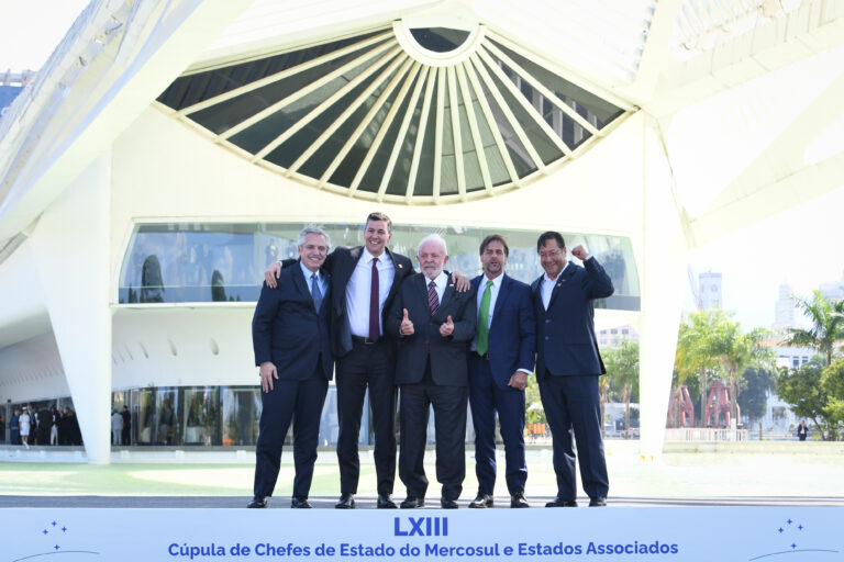 ”Todos tenemos la misma voluntad de hacer fuerte el Mercosur”, dijo el Presidente en Brasil