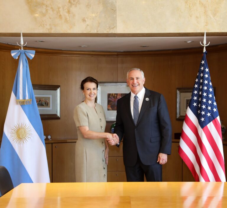 REUNIÓN DE LA CANCILLER MONDINO CON EL EMBAJADOR DE ESTADOS UNIDOS