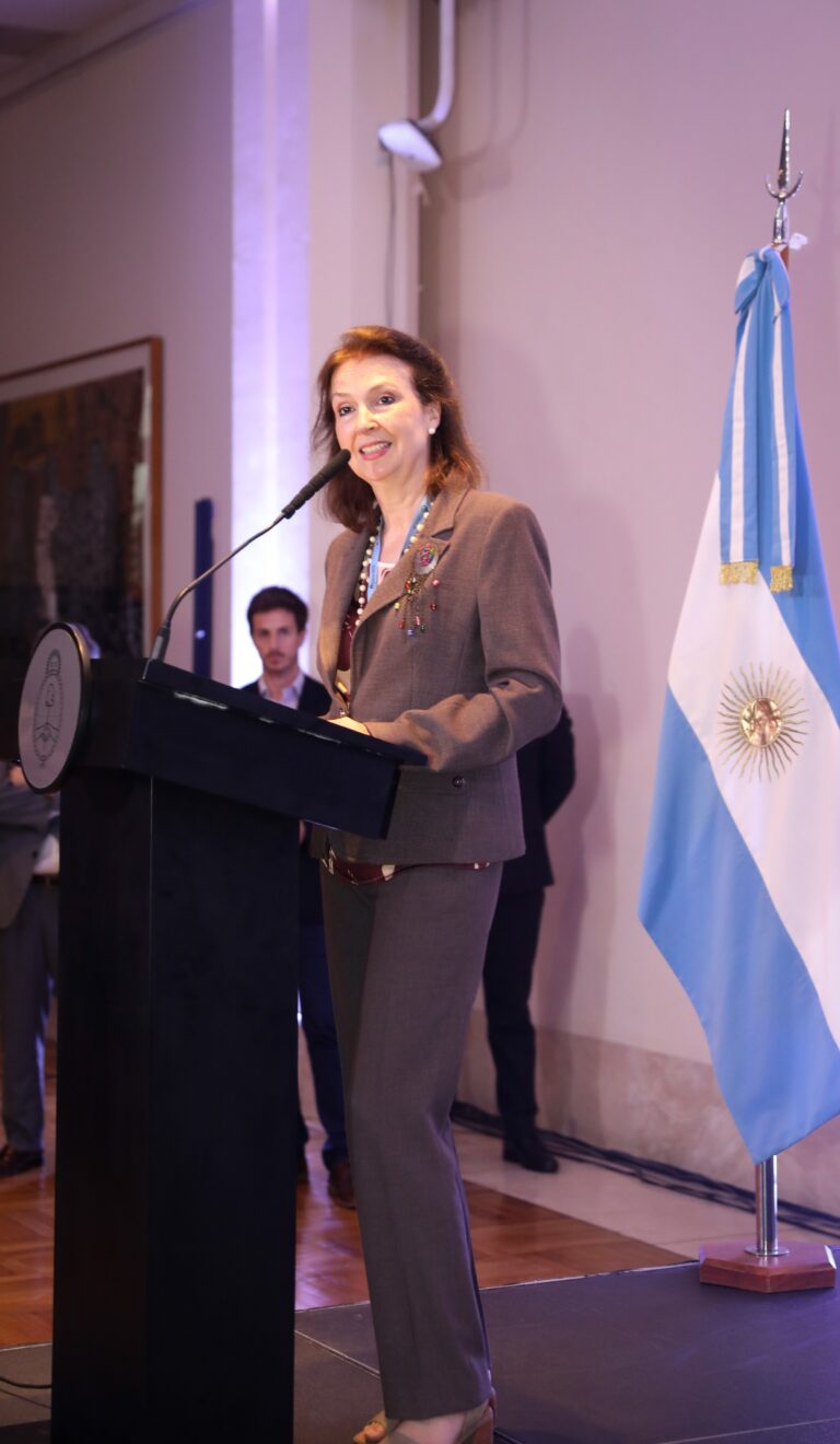 LA CANCILLER DIANA MONDINO PRESENTÓ EN EL PALACIO SAN MARTÍN A SU EQUIPO DE FUNCIONARIOS