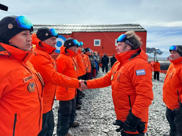 Milei puso en marcha el programa para el estudio de la contaminación marina por plásticos en la Antártida