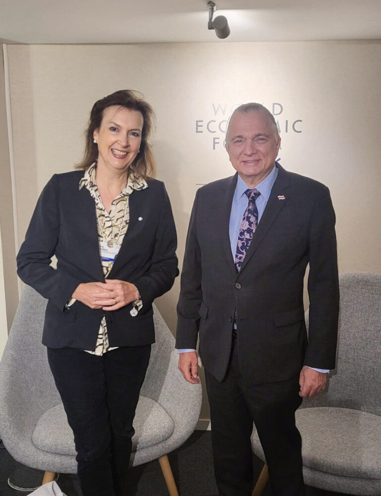 FORO DE DAVOS: LA CANCILLER MONDINO CONTINÚA CON SU AGENDA DE REUNIONES Y EL OBJETIVO DE INCREMENTAR LAS EXPORTACIONES ARGENTINAS Y LAS INVERSIONES PRODUCTIVAS