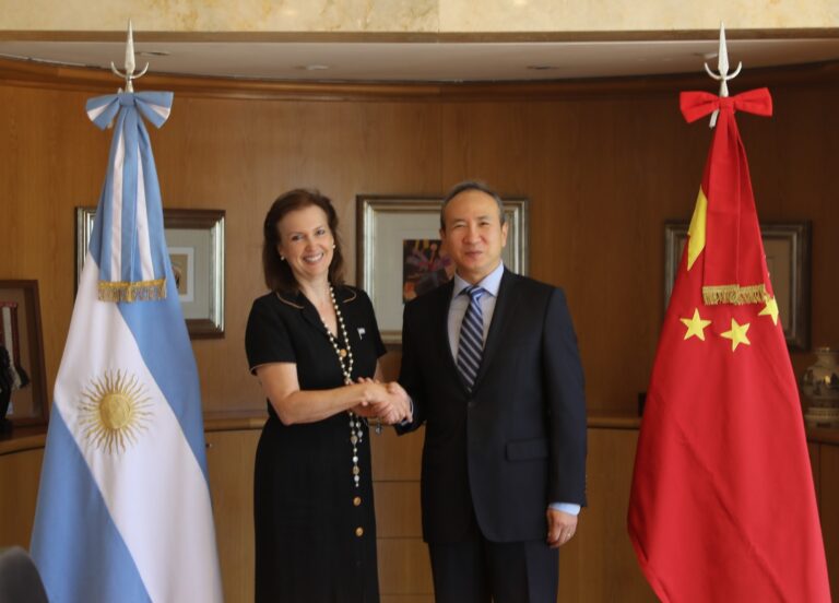REUNIÓN DE LA CANCILLER MONDINO CON EL EMBAJADOR DE LA REPÚBLICA POPULAR CHINA, WANG WEI