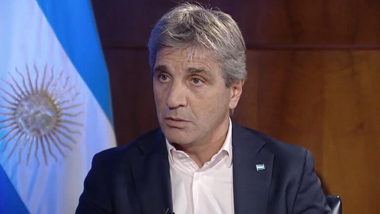 Caputo: con el bono de $70.000, la jubilación mínima llegará casi a $205.000