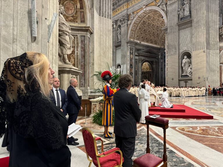 El presidente Milei participó de la ceremonia de canonización de María Antonia de Paz y Figueroa “Mama Antula”