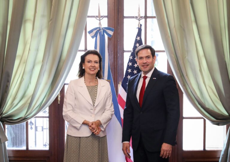 La Canciller Diana Mondino recibió hoy al Senador de los Estados Unidos de América, Marco Rubio, quien se encuentra de visita en nuestro país