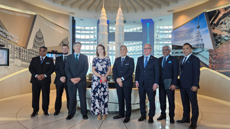 En Kuala Lumpur, Mondino inició su gira por Asia: Fue recibida por el Primer Ministro de Malasia, su Canciller, Ministro de Agricultura, Viceministro de Inversión, Comercio e Industria y encabezó una reunión con empresarios y fondos de inversión