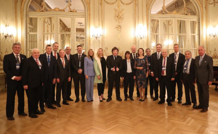 El Presidente Milei rechazó que exista atraso cambiario y afirmó que “estamos muy cerca de abrir el mercado de cambios”