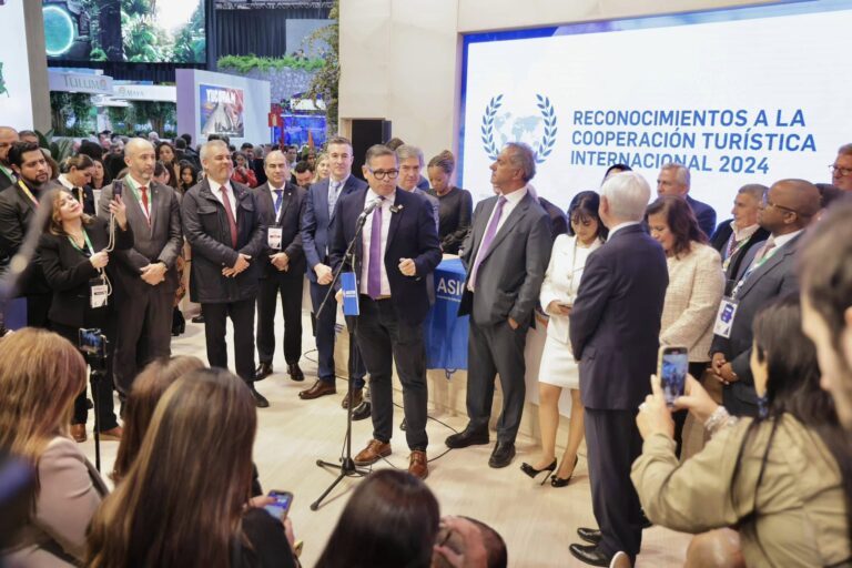 ASICOTUR premia la cooperación turística internacional en FITUR 2025