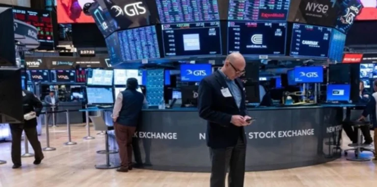 El Merval sigue en caída y el riesgo país tocó el nivel máximo del año