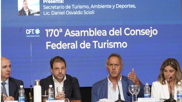 Scioli: «Buscamos transformar el turismo en un sector más dinámico, competitivo y atractivo, con efectos positivos en la economía»