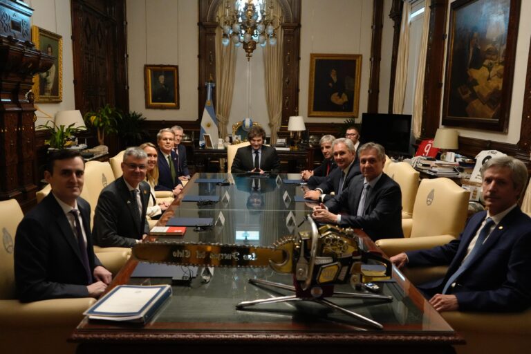 Milei junto al Secretario del Tesoro de los Estados Unidos en Casa Rosada