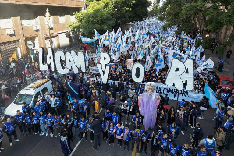 «Argentina con Cristina»: fotos de la multitudinaria marcha contra la proscripción