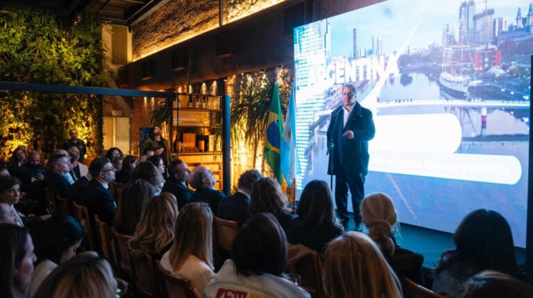 Lo dijo Scioli en San Pablo: “Argentina está de moda, recuperó credibilidad y prestigio