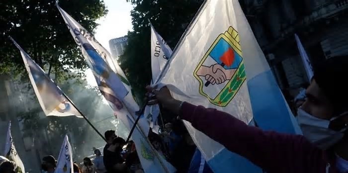 En el cierre electoral de Fuerza Patria, la marca del PJ se impone sobre los candidatos